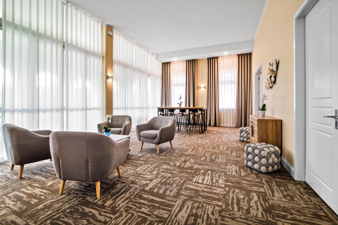 Toscanina Garni Hotel Dobrovo Extérieur photo