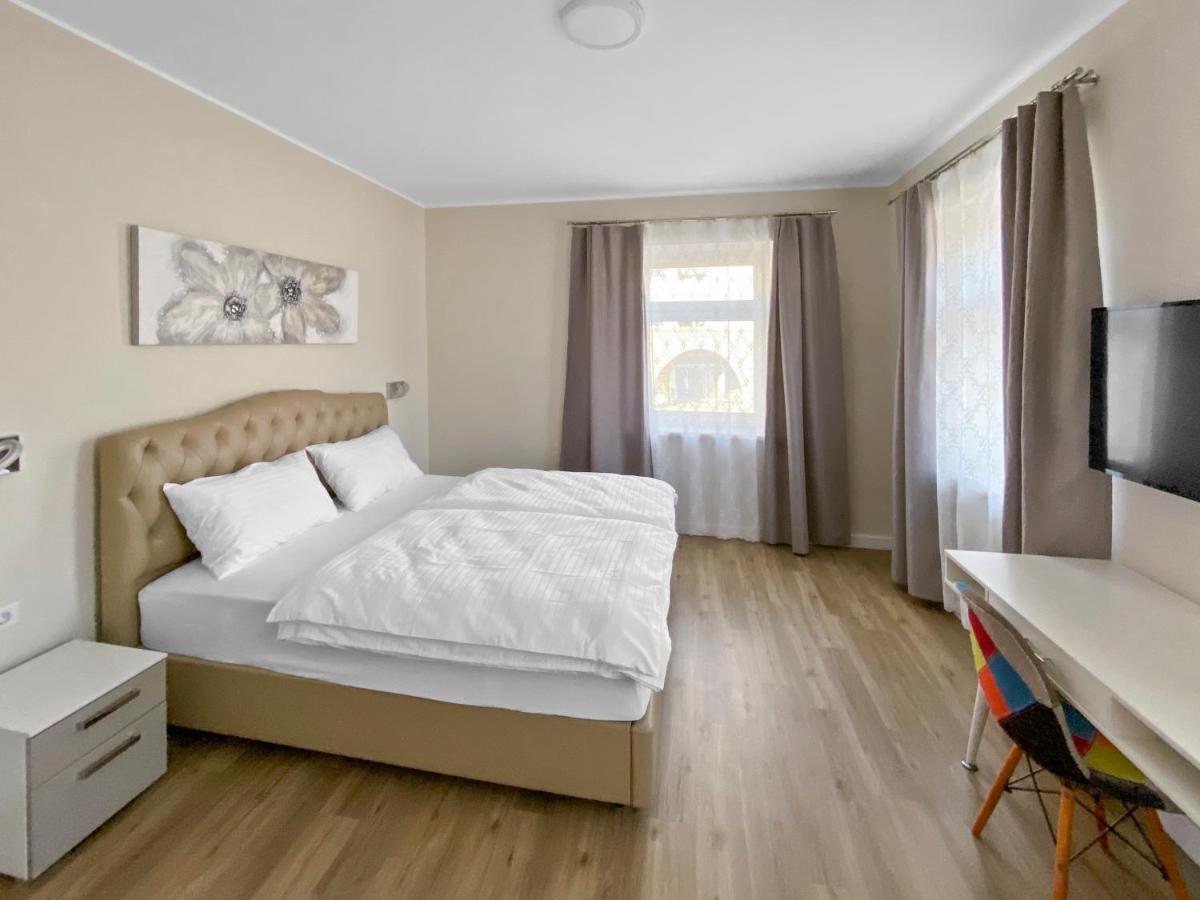 Toscanina Garni Hotel Dobrovo Extérieur photo