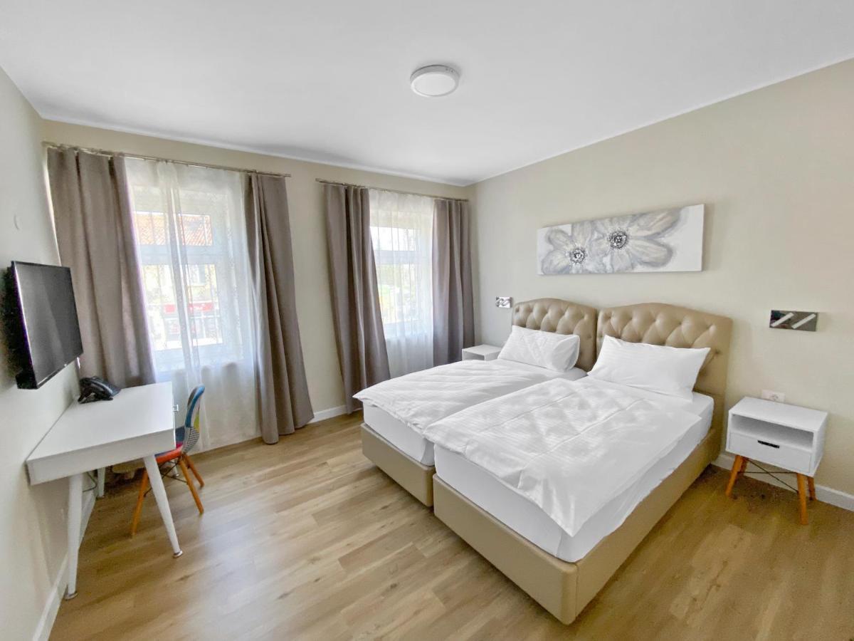 Toscanina Garni Hotel Dobrovo Extérieur photo
